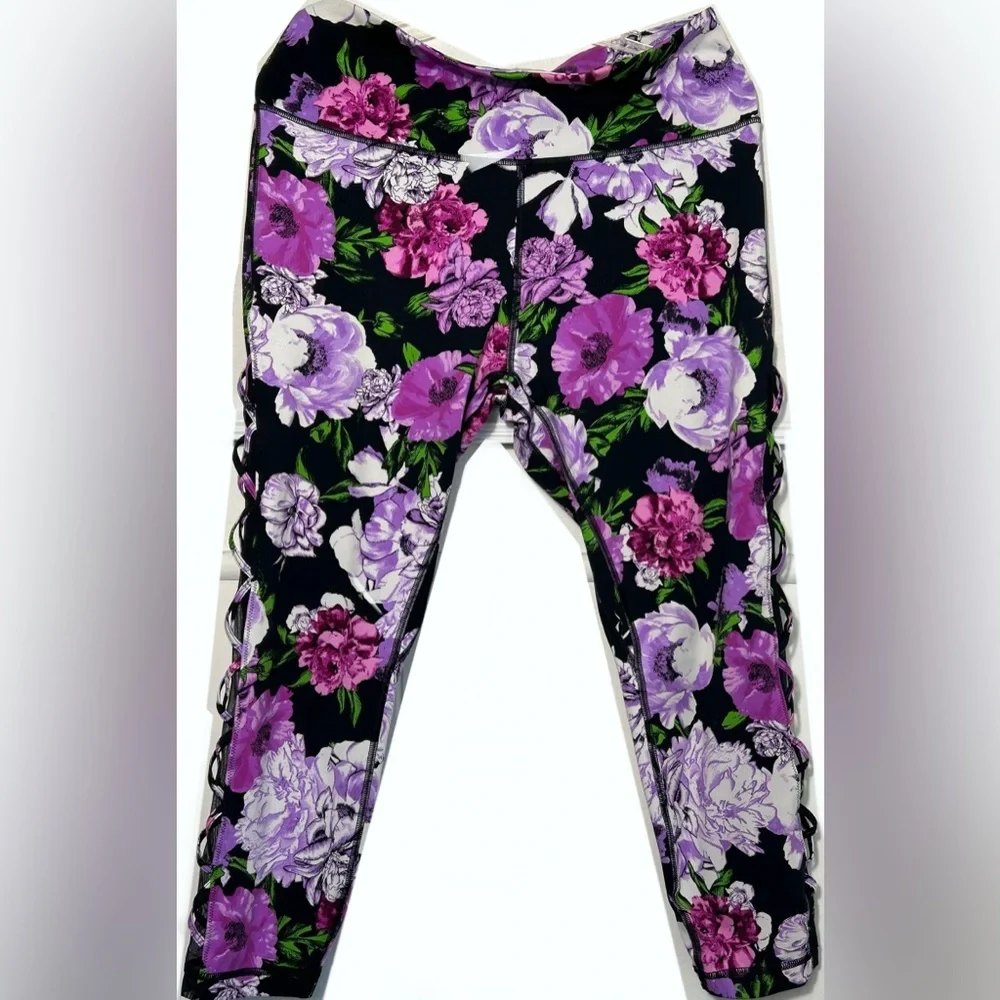 Victoria's Secret RARE Black Floral Lace-Up Leggings 7/8 in length Sz 16 - Picture 1 of 6